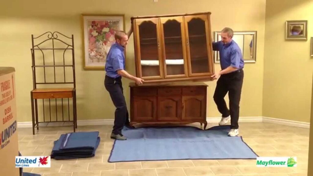 Highland-Moving-How-to-Blanket-Wrap-a-Dining-Room-Hutch-Top